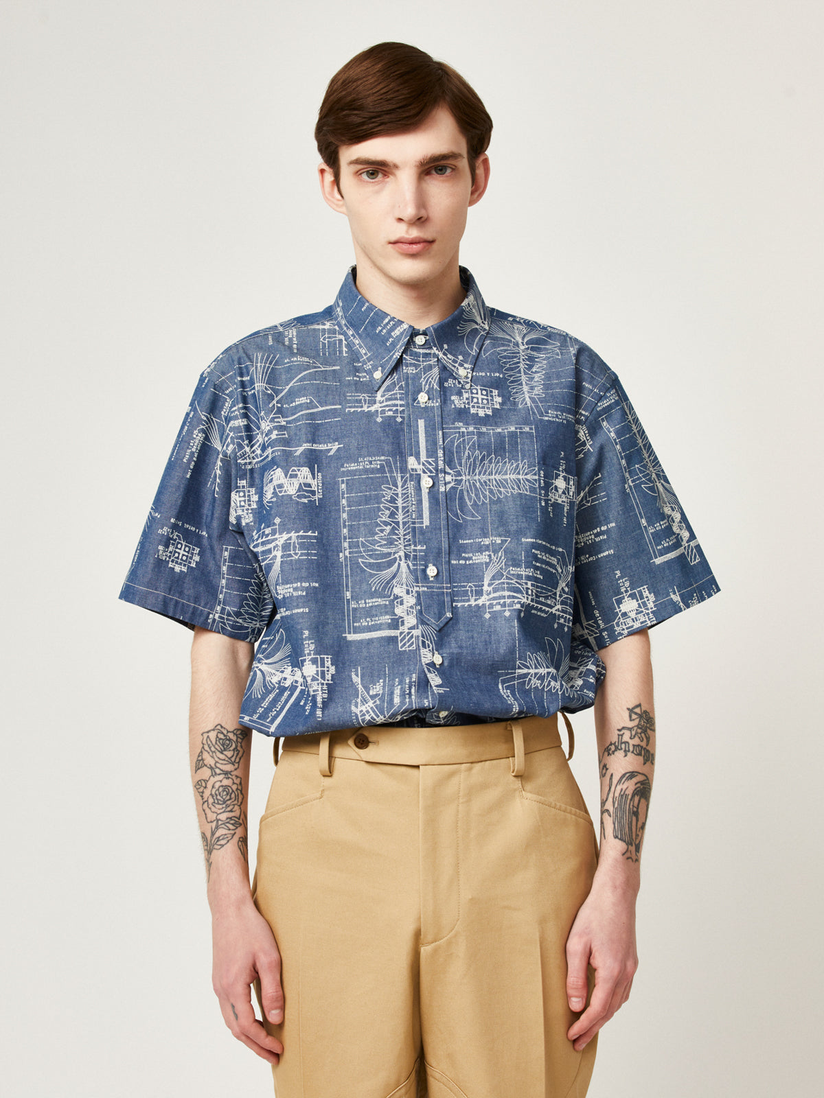 マジュンデイゴタワー かりゆしシャツ(シャンブレー) | majun plus