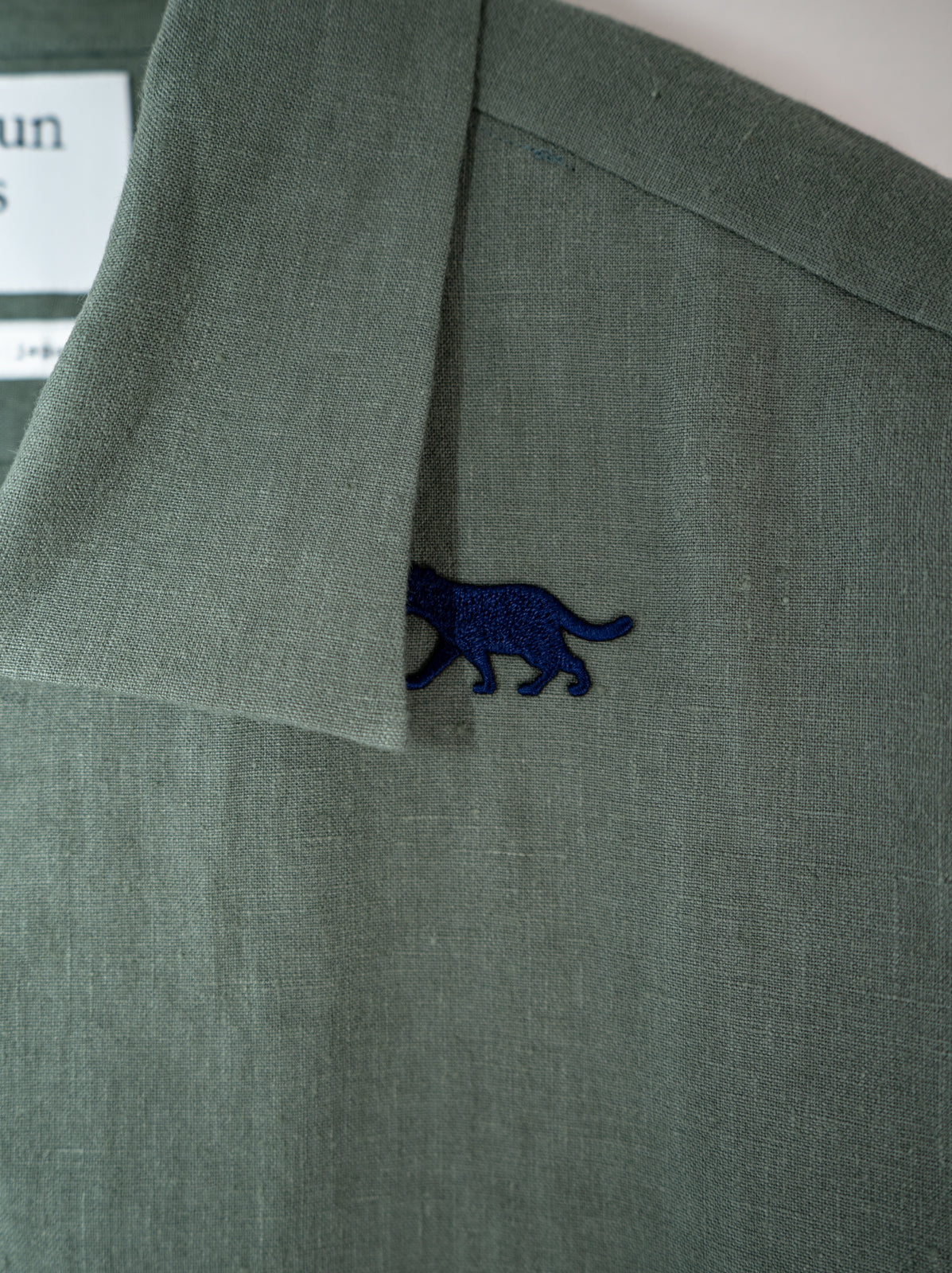 隠れイリオモテヤマネコ かりゆしシャツ | majun plus