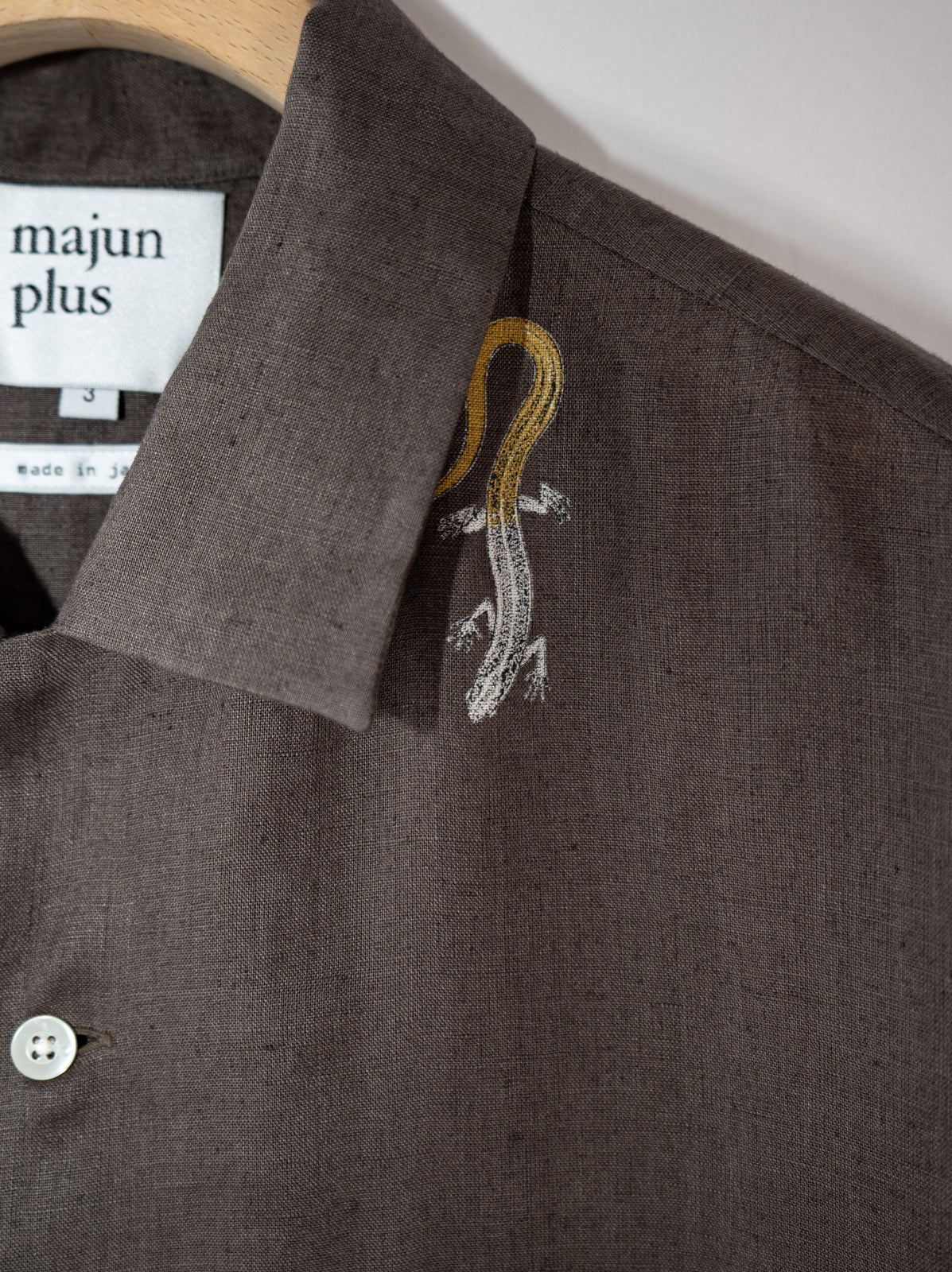 隠れイシガキトカゲ かりゆしシャツ | majun plus