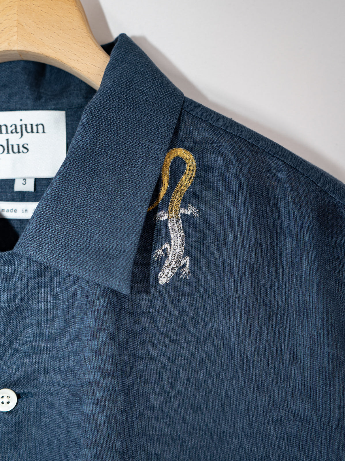 隠れイシガキトカゲ かりゆしシャツ | majun plus