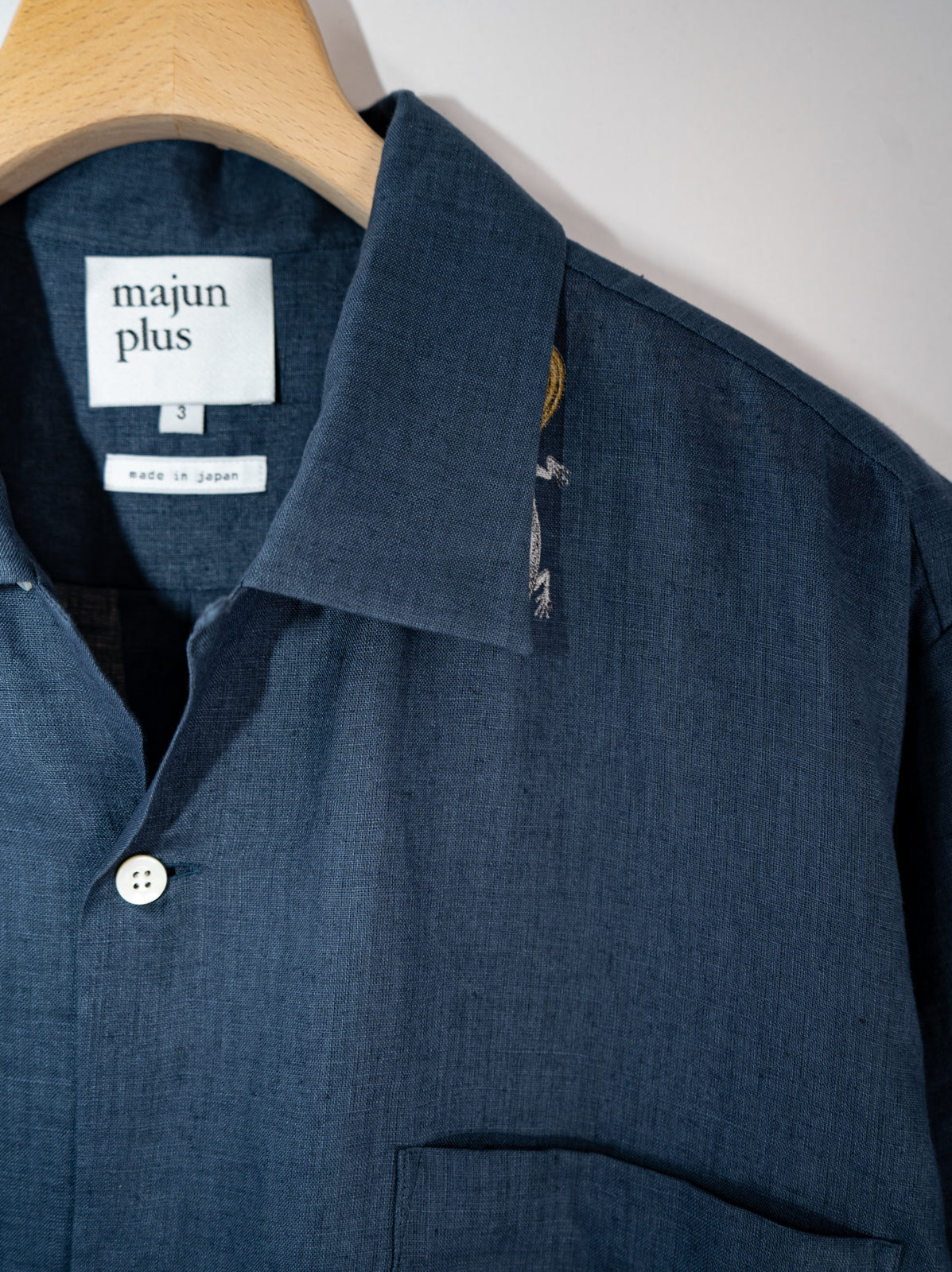 隠れイシガキトカゲ かりゆしシャツ | majun plus